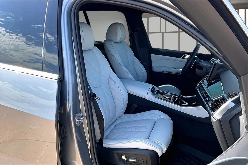 Used 2026 Gray BMW sDrive40i image 7