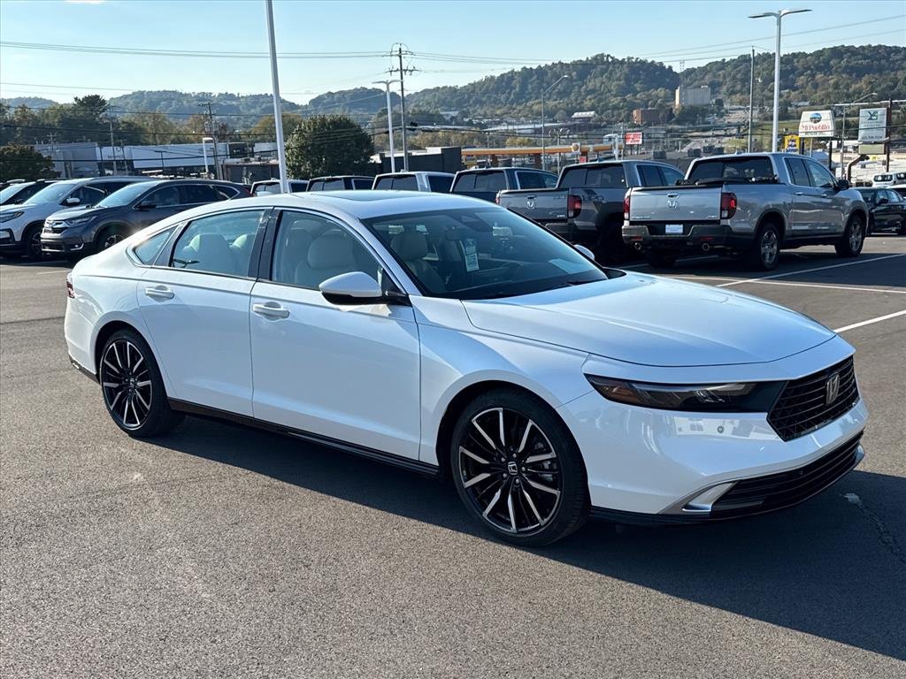 Used 2023 Platinum White Pearl Honda Touring image 10