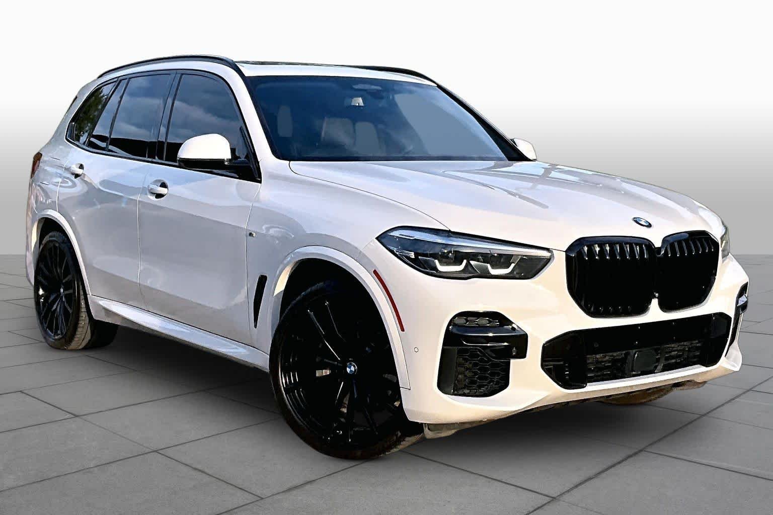 Used 2022 Alpine White BMW sDrive40i image 3