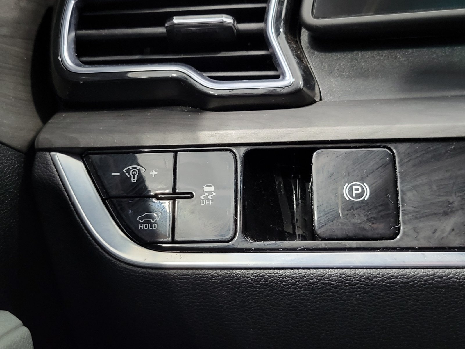 Used 2023 Black Kia X-Line image 15