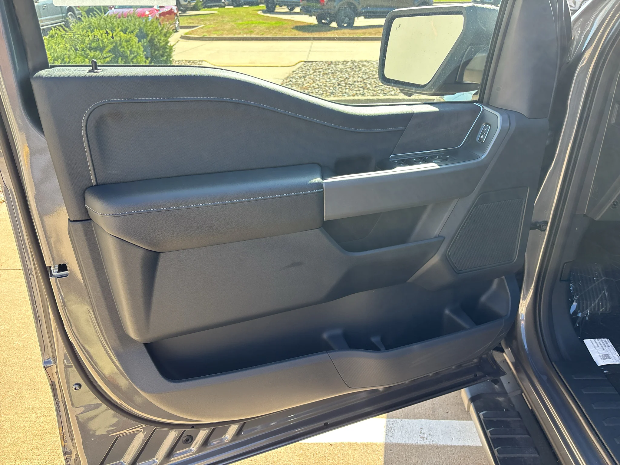 New 2026 Carbonized Gray Metallic Ford XLT image 12