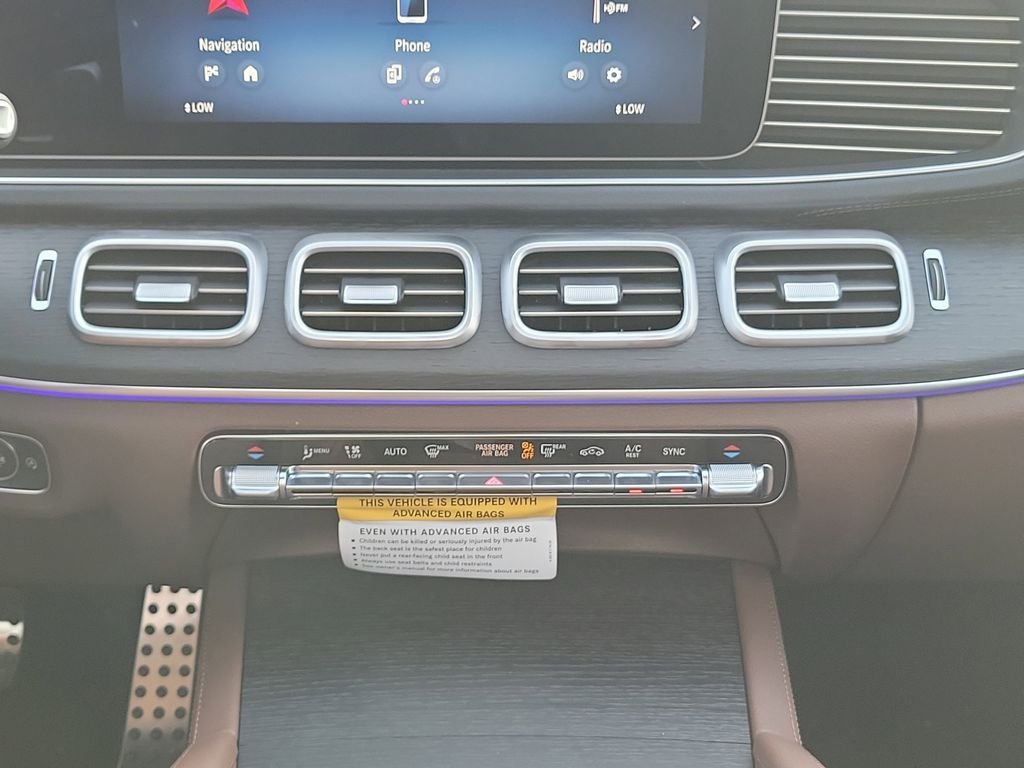 New 2026 MANUFAKTUR Ireland Mid Green Metallic Mercedes-Benz GLS 450 image 19