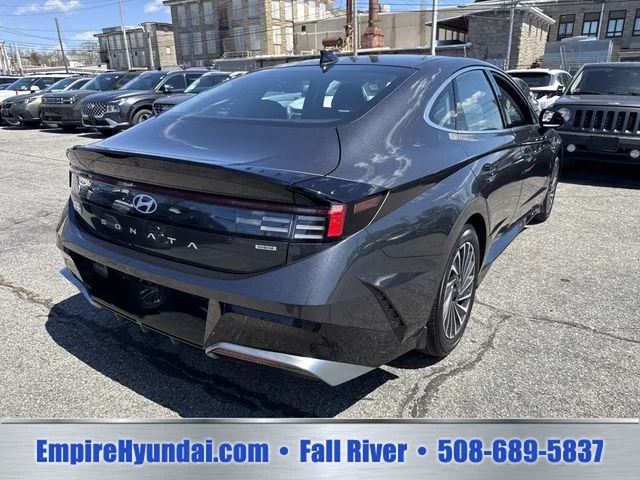 Used 2024 Gray Hyundai SEL image 7