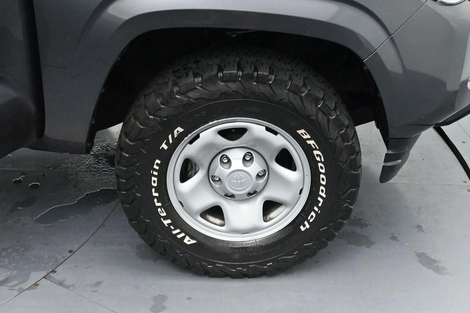 Used 2019 Magnetic Gray Metallic Toyota SR5 image 32