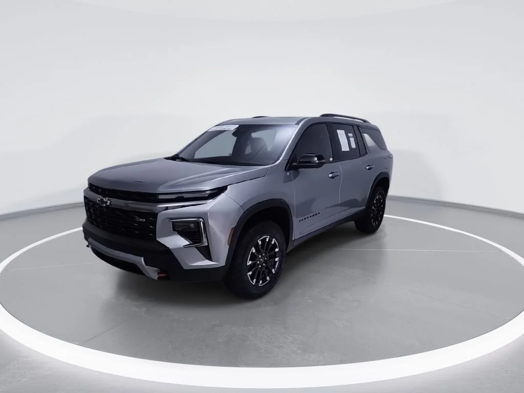 Used 2025 Gray Chevrolet Z71 image 3