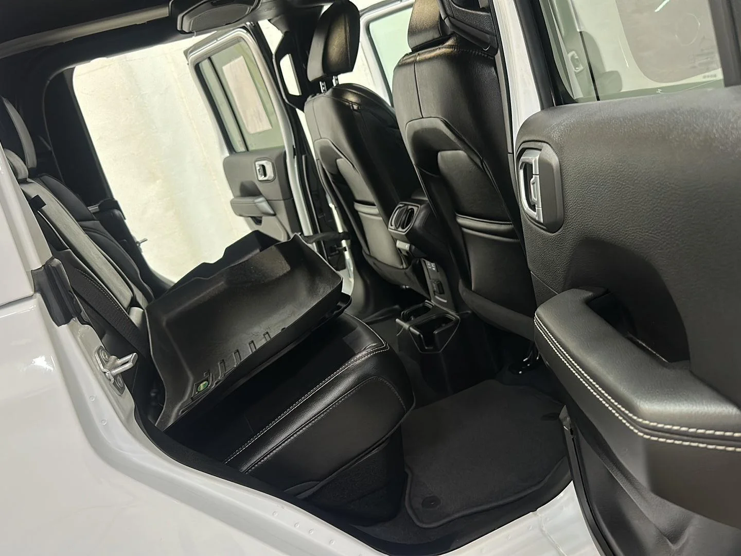 Used 2021 Bright White Clearcoat Jeep Overland image 31
