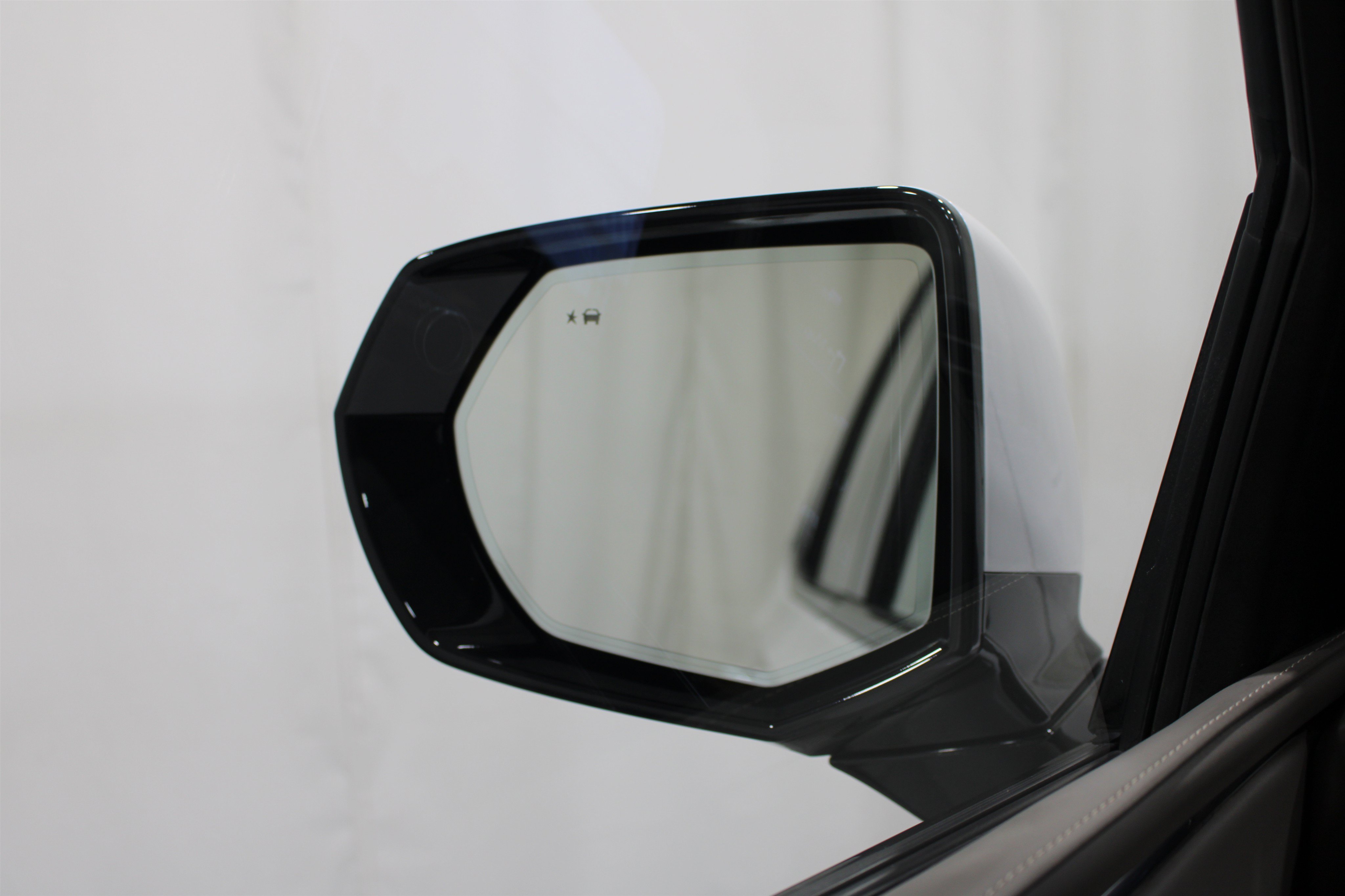 Used 2023 Crystal White Tricoat Cadillac 4WD Sport Platinum image 10
