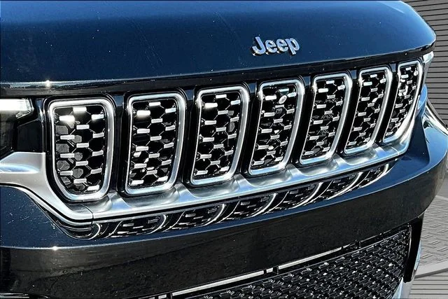 Used 2022 Black Jeep Summit image 32