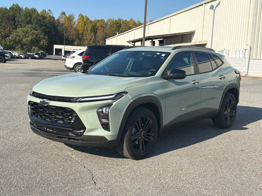 Used 2025 Green Chevrolet ACTIV image 3