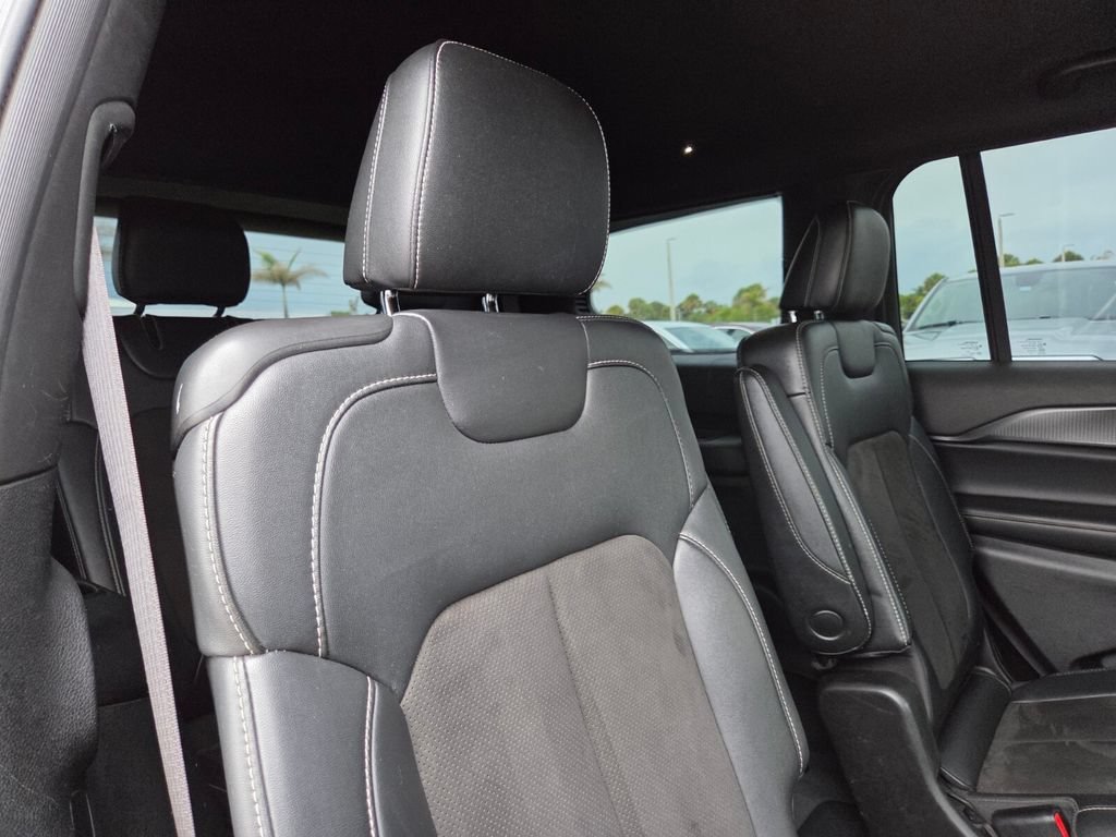 Used 2023 Baltic Gray Metallic Clearcoat Jeep Altitude image 19