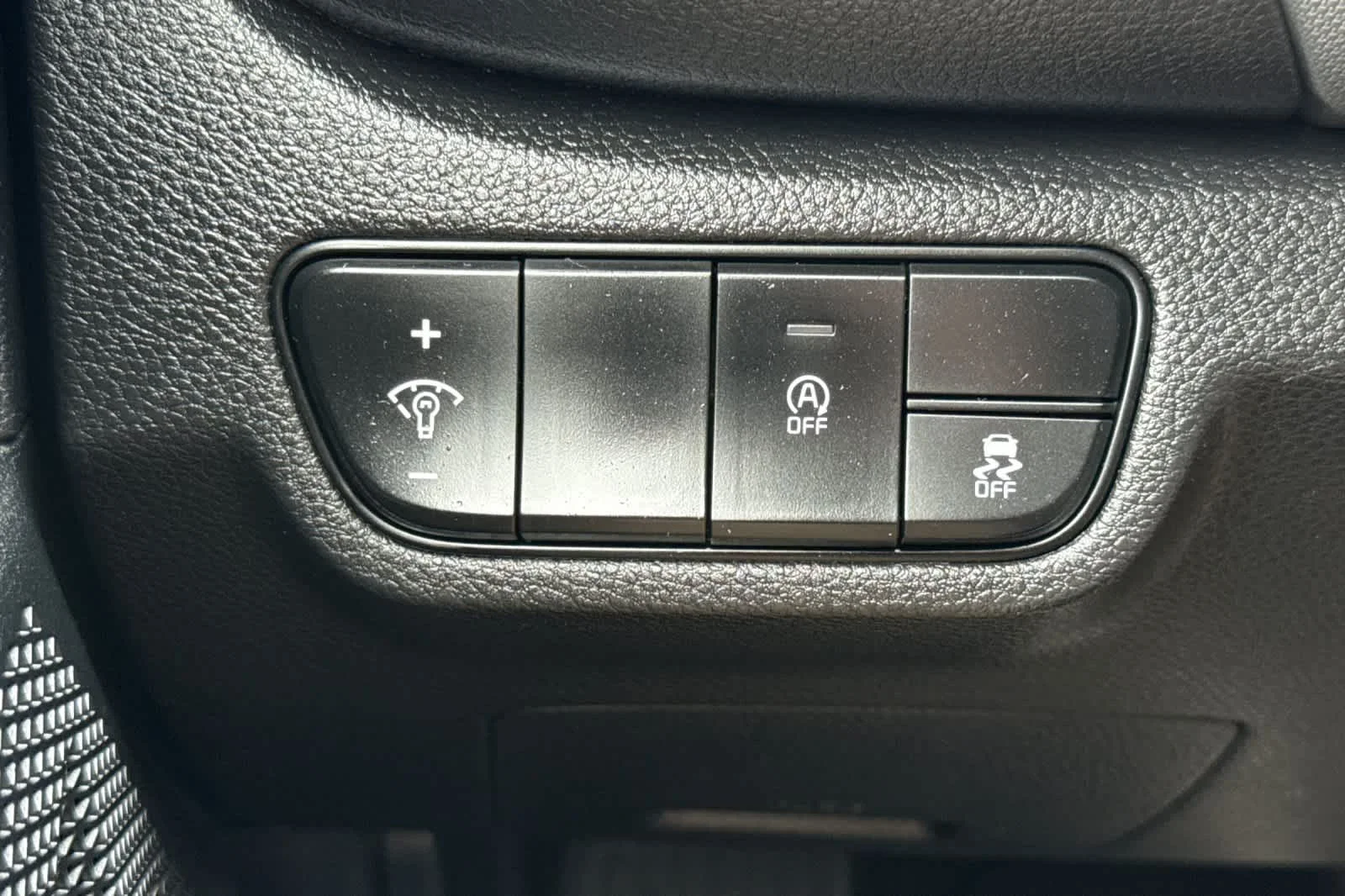 Used 2024 Snow White Pearl Kia LX image 29