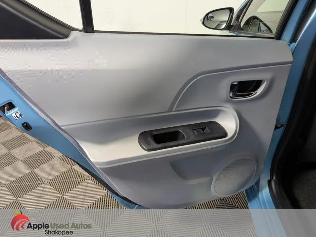 Used 2014  Toyota Two image 26