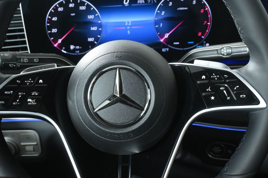 New 2026 MANUFAKTUR Moonlight White Magno Mercedes-Benz GLE 450 image 18
