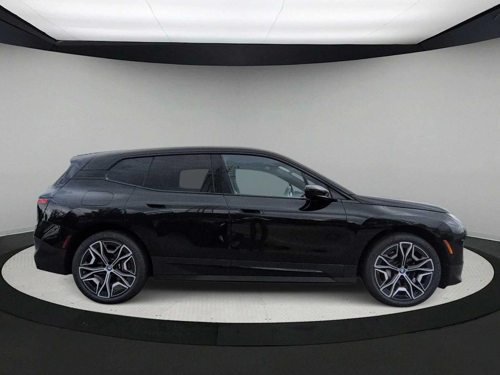 Certified Used 2024 Black Sapphire Metallic BMW xDrive50 image 9