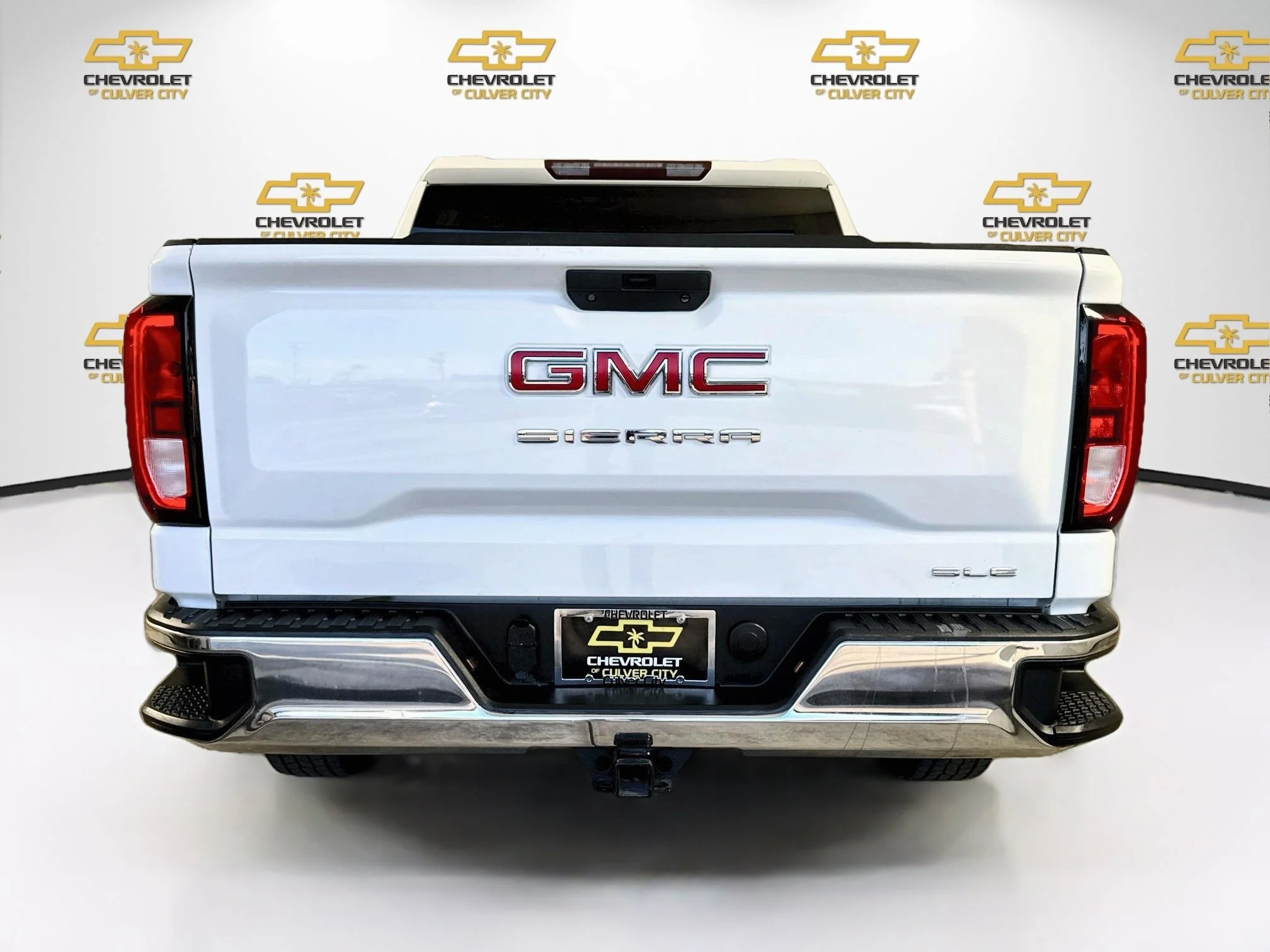 Used 2020 SUMMIT WHITE GMC SLE image 7