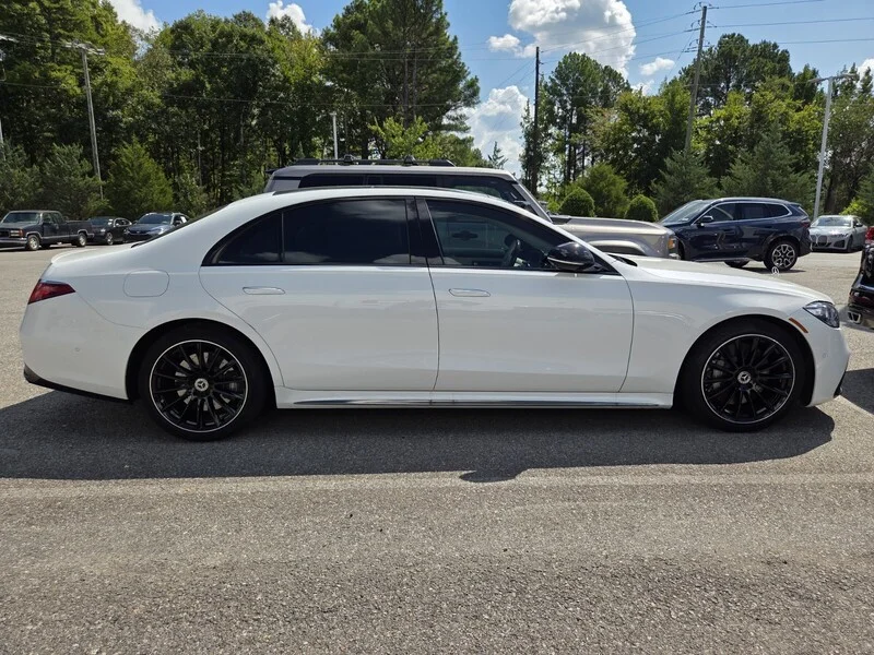 Used 2025  MERCEDES-BENZ S 580E image 3