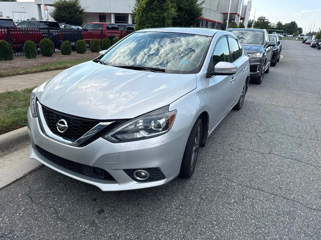 Used 2019 Silver Nissan SL image 5