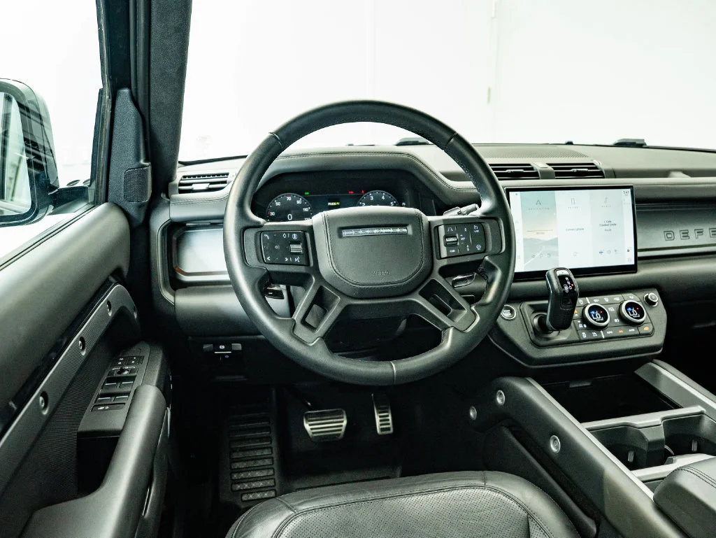 Used 2025 Black Land Rover V8 image 33