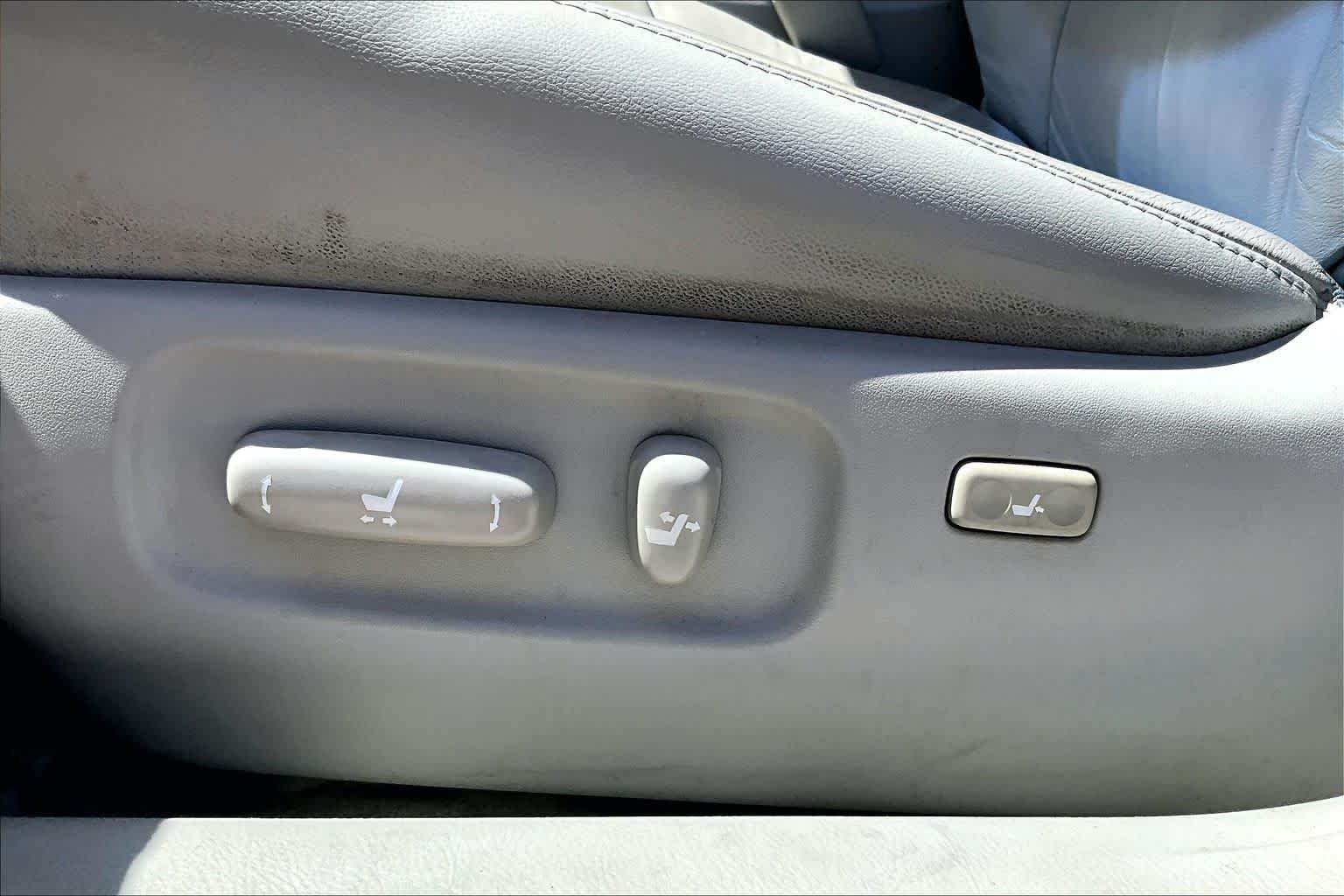 Used 2007 Black Toyota XLS image 29