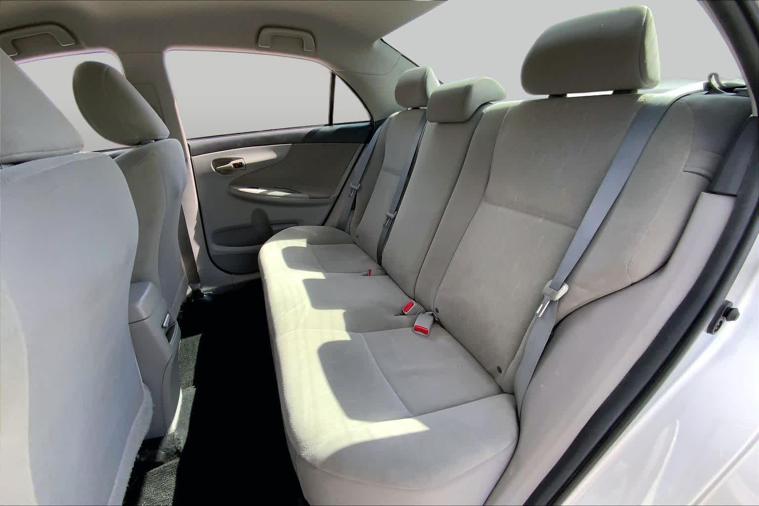 Used 2013 Classic Silver Metallic Toyota L image 20