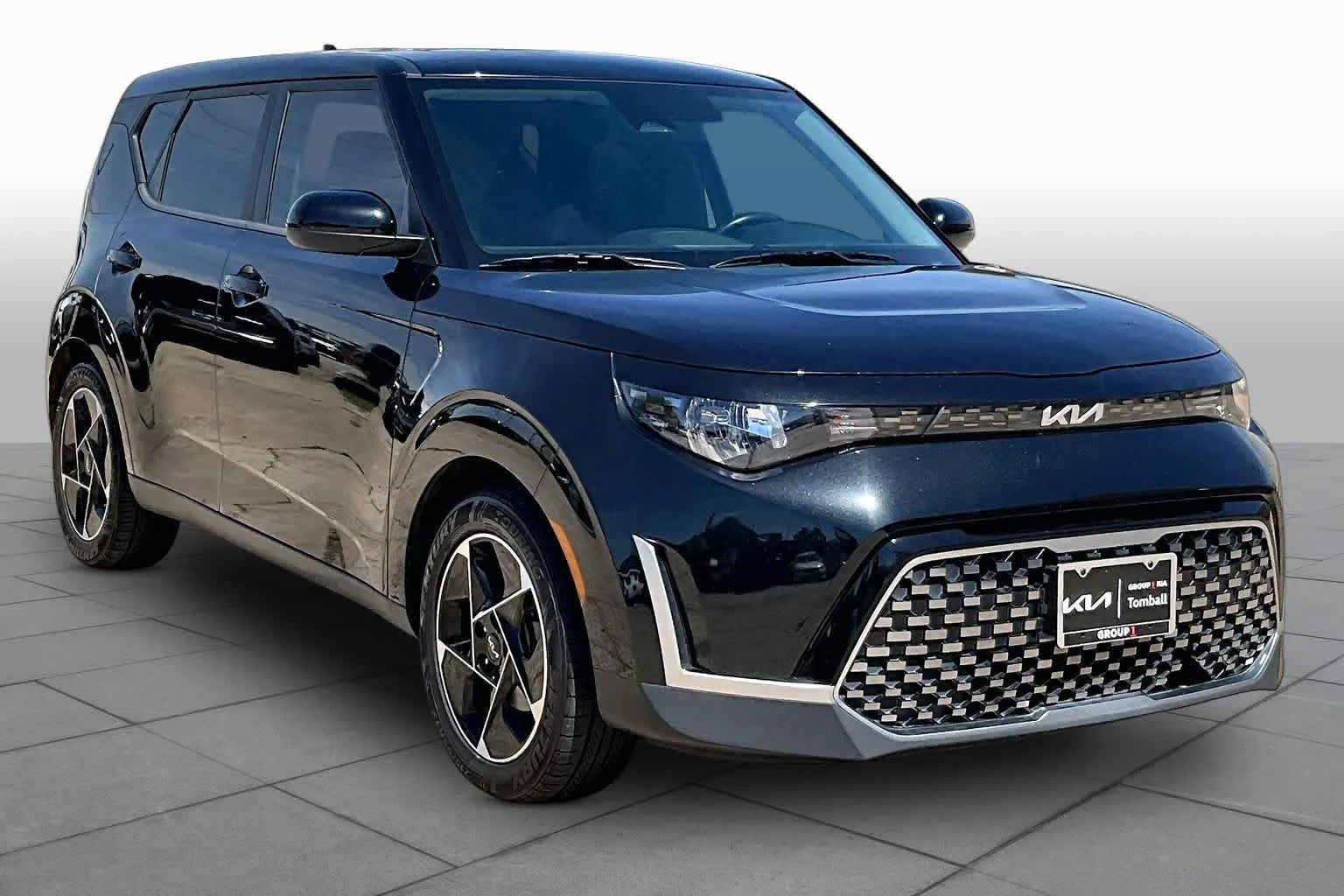 Used 2023 Fusion Black Kia EX image 3
