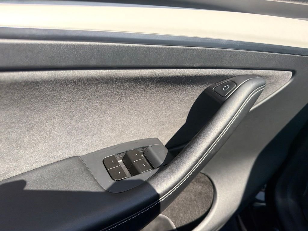 Used 2023  Tesla Performance image 26