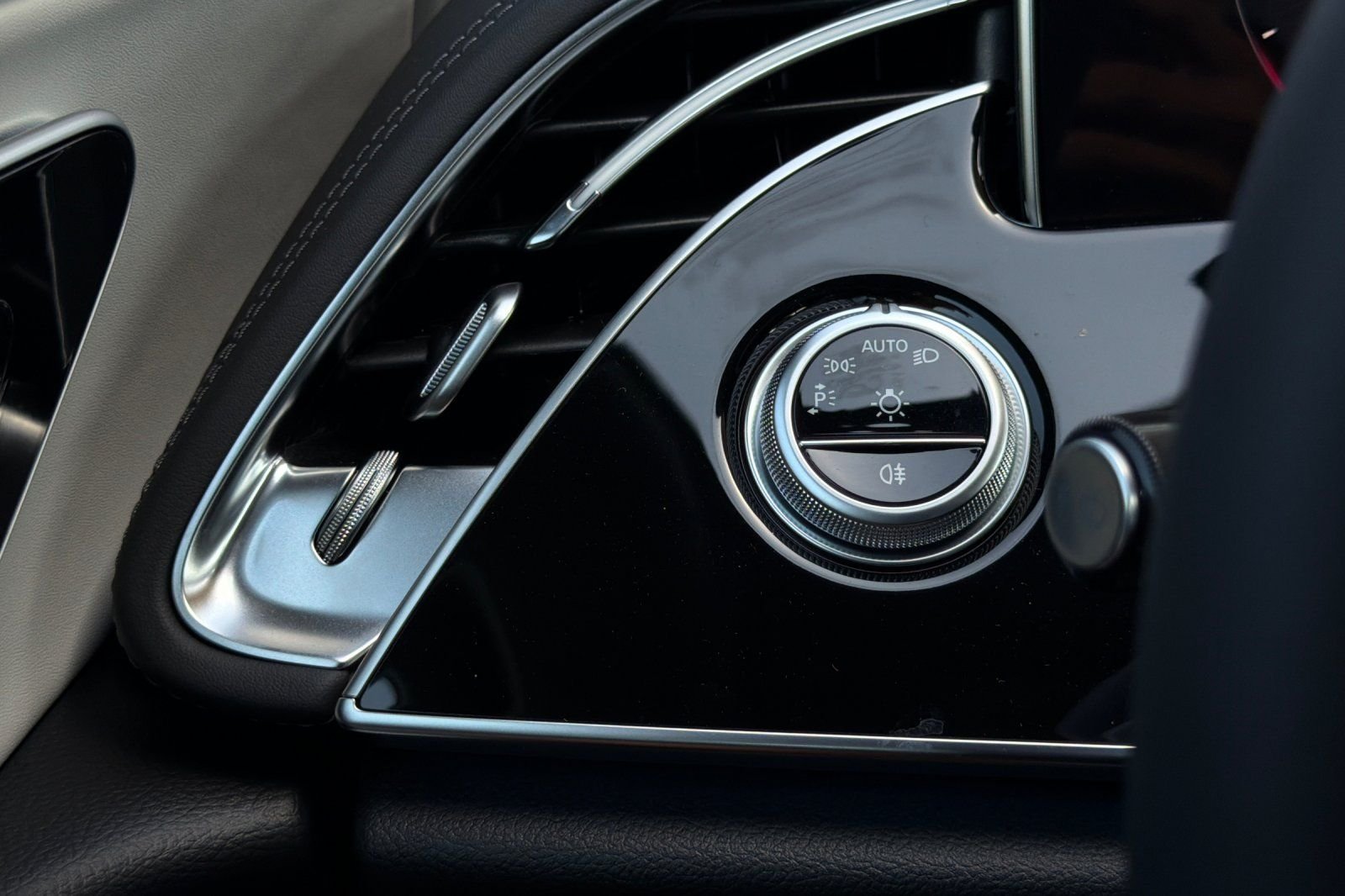 New 2026 MANUFAKTUR Alpine Grey Mercedes-Benz E 350 image 31