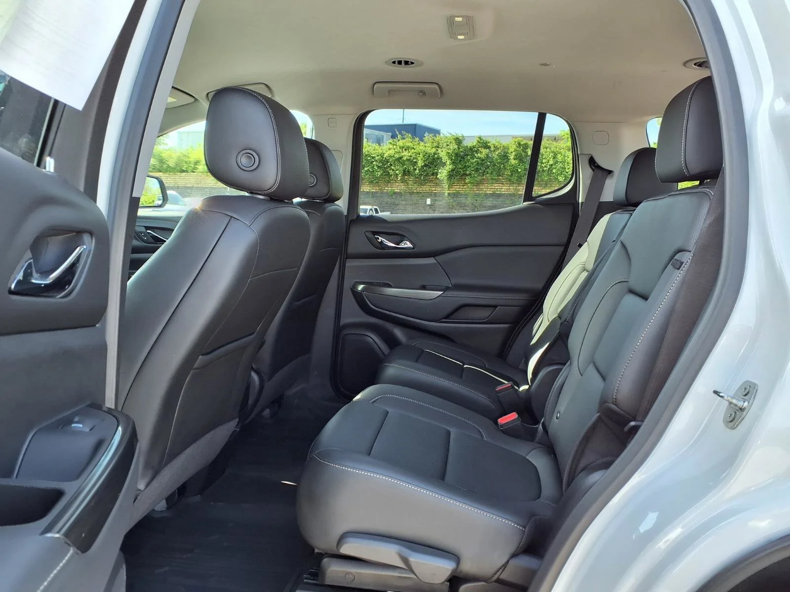 2023 GMC Acadia SLT - Photo 29