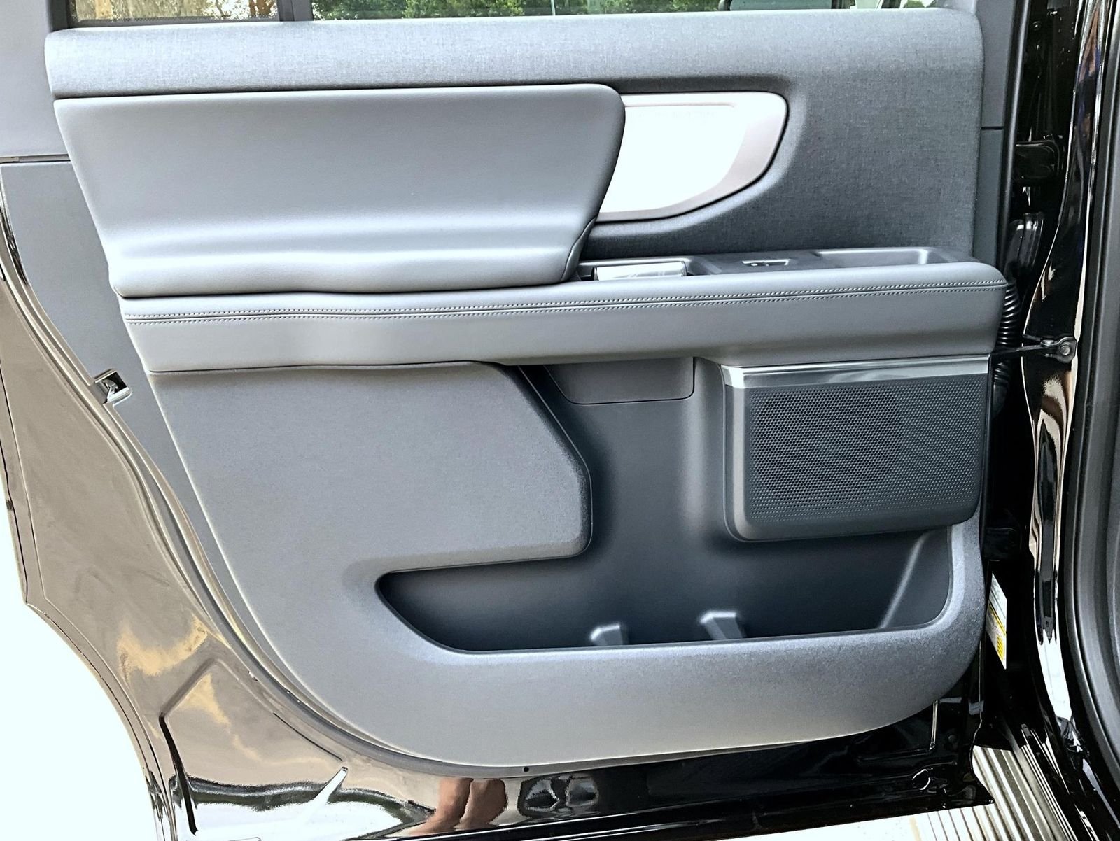 New 2027 Agate Black Metallic Ford Active image 26
