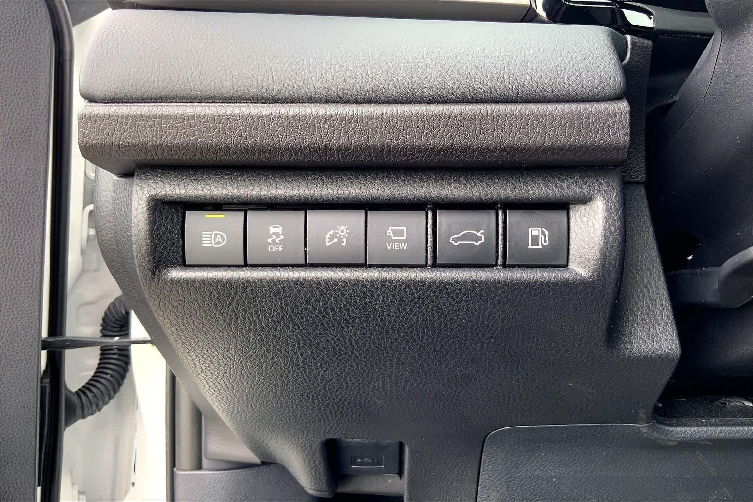 Used 2026 Wind Chill Pearl Toyota XSE image 33
