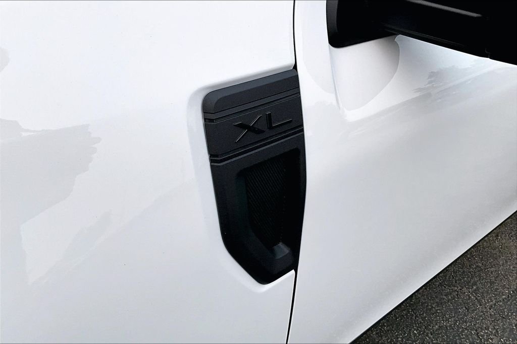 New 2026 Oxford White Ford XL image 25