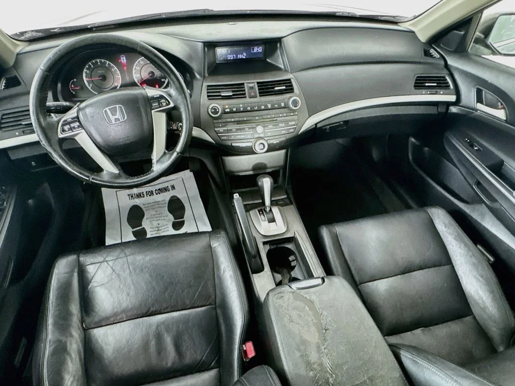 Used 2011 Polished Metal Metallic Honda SE image 25
