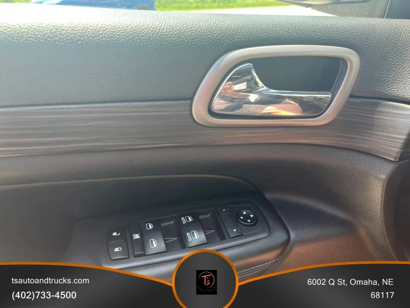 Used 2019 Black Jeep Upland Sport Utility 4D image 24