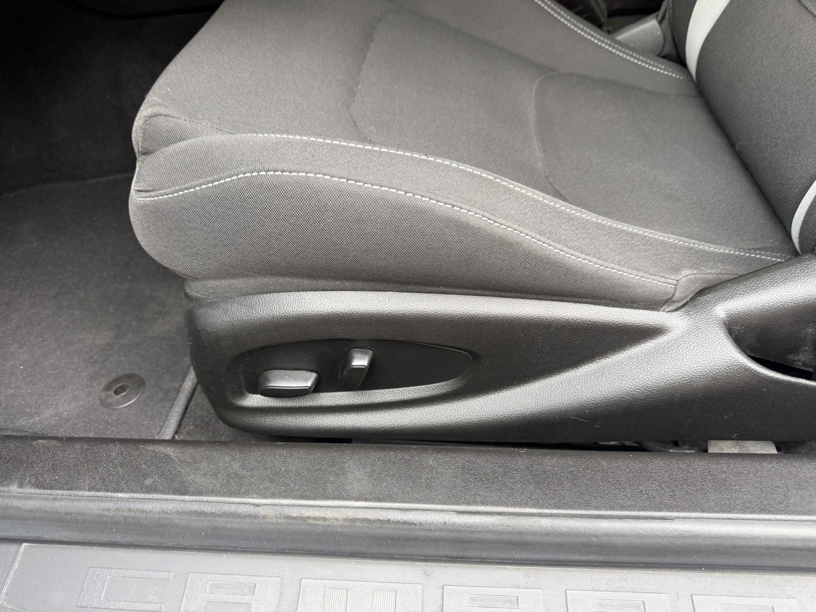 Used 2022 Summit White Chevrolet 1LT image 18
