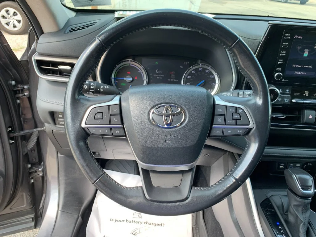 Used 2022 Gray Toyota XLE image 27