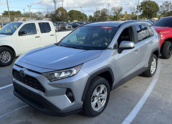 2020 Toyota RAV4 XLE