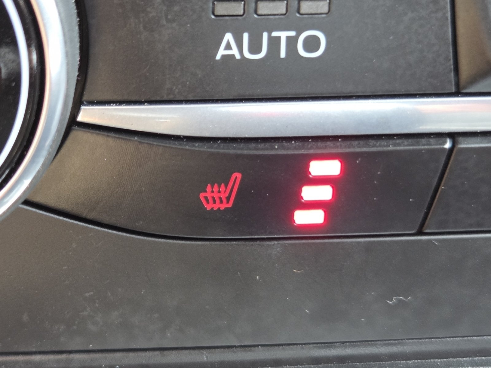Used 2022 Blue Metallic Ford SE image 5