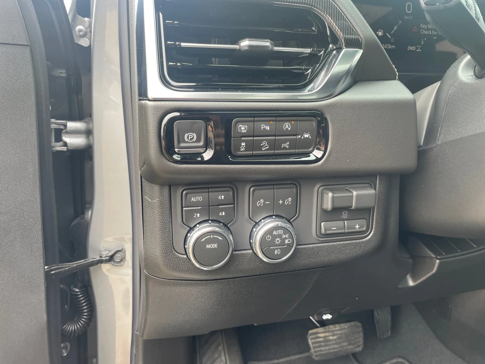 New 2026 Sterling Metallic GMC Elevation image 17