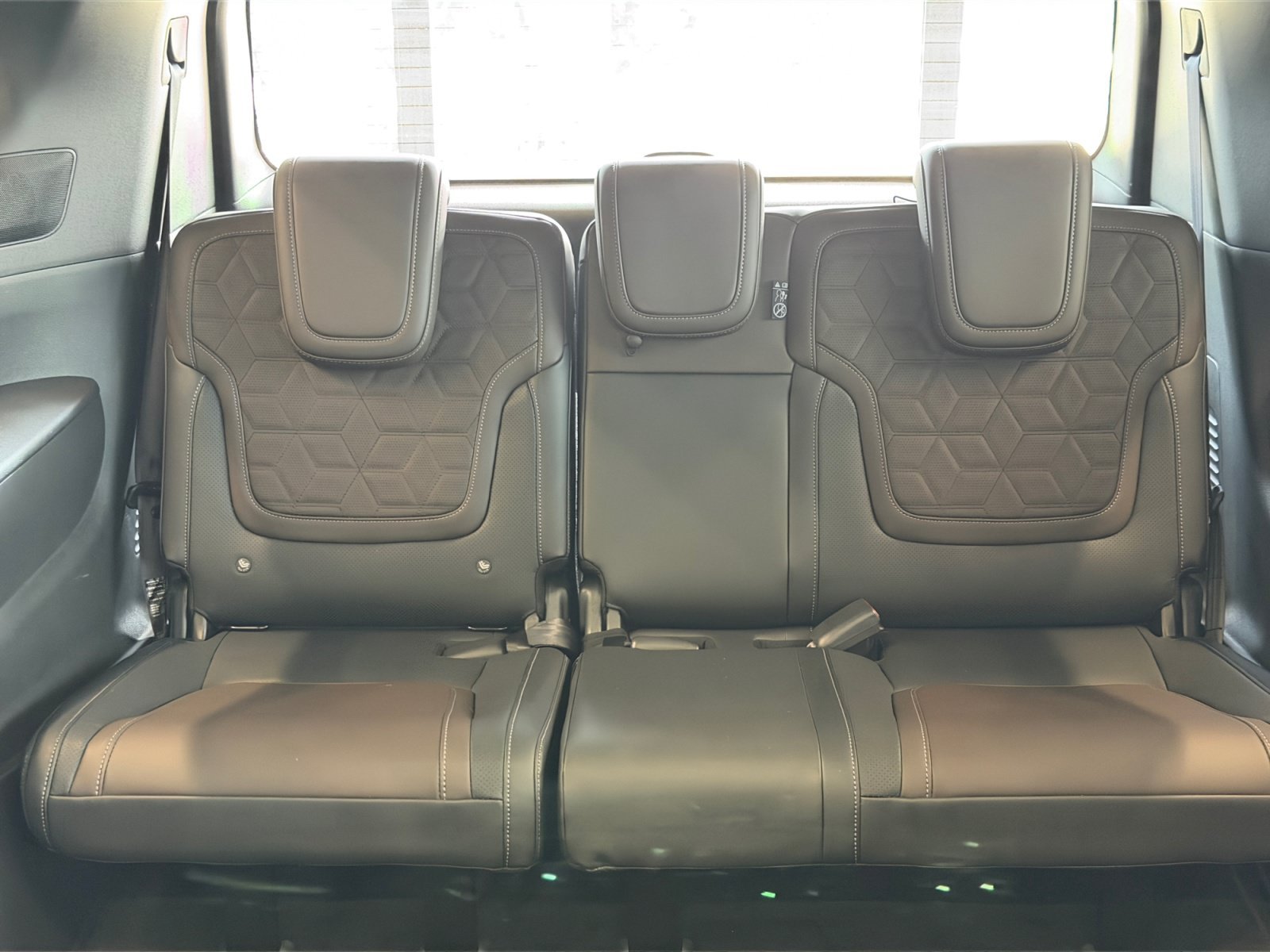 Certified Used 2026 Aspen White Tricoat Nissan Platinum image 27