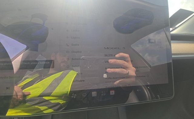 Used 2022  Tesla Base image 18