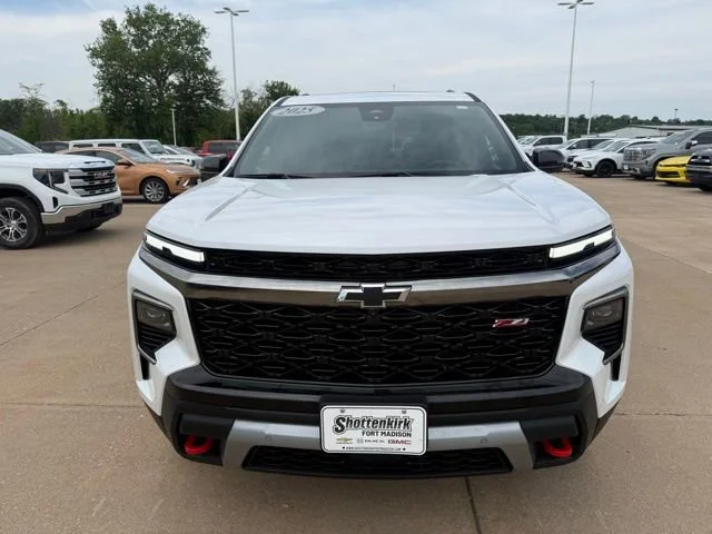 Used 2025 Iridescent Pearl Tricoat Chevrolet Z71 image 8