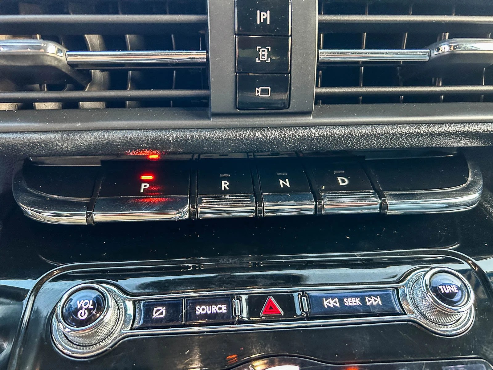 Used 2020 Blue Lincoln Reserve image 24