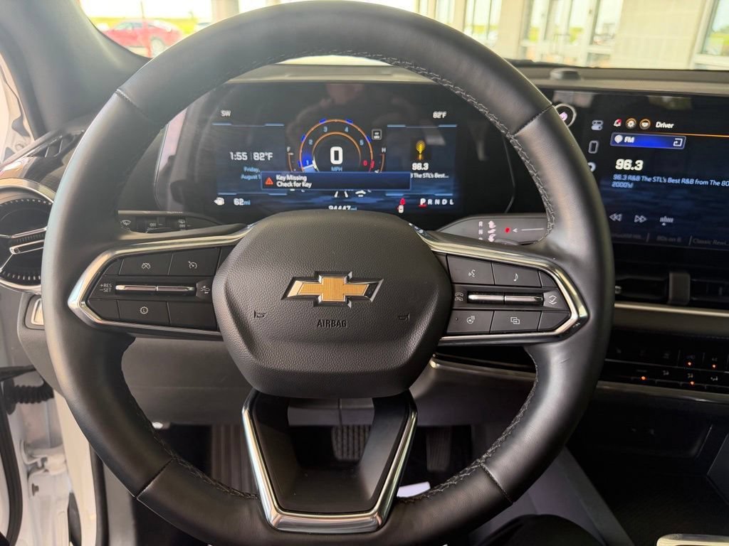 Used 2025 Summit White Chevrolet LT image 13