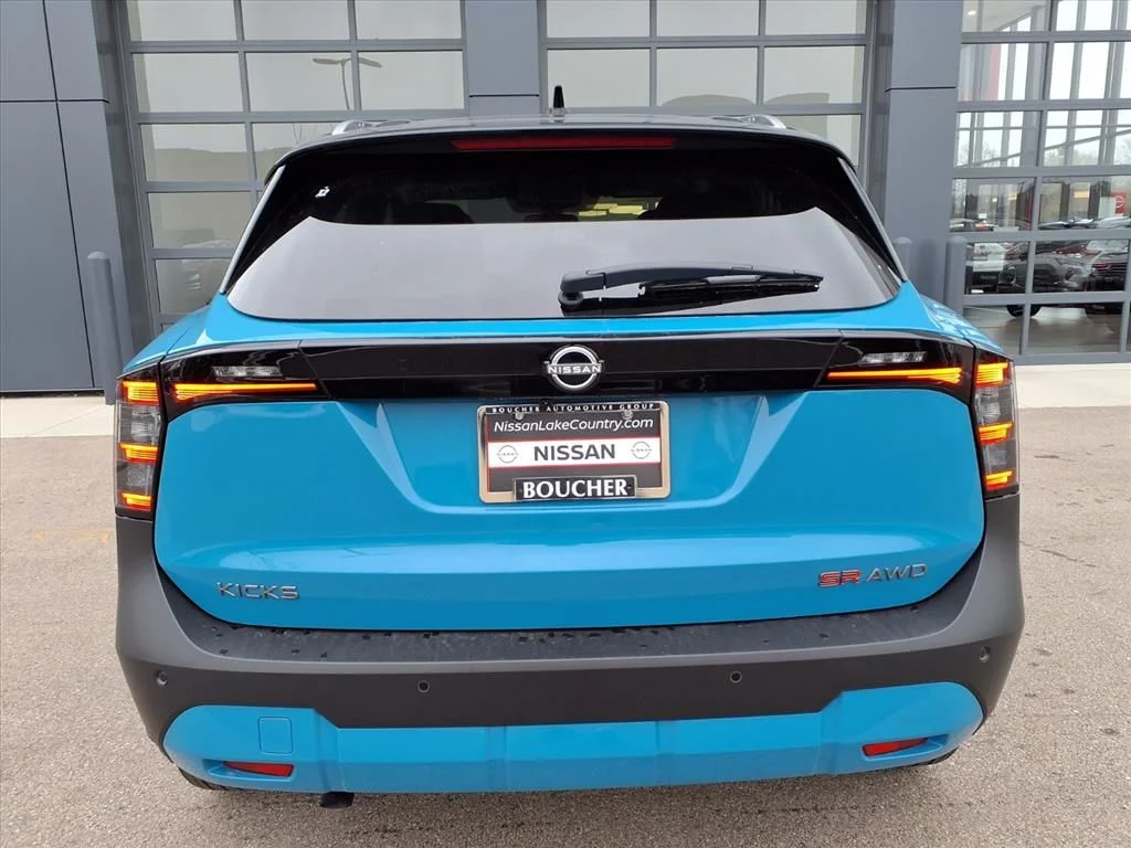 New 2026 Arctic Ice Blue Metallic / Super Black Two-tone Nissan SR image 4
