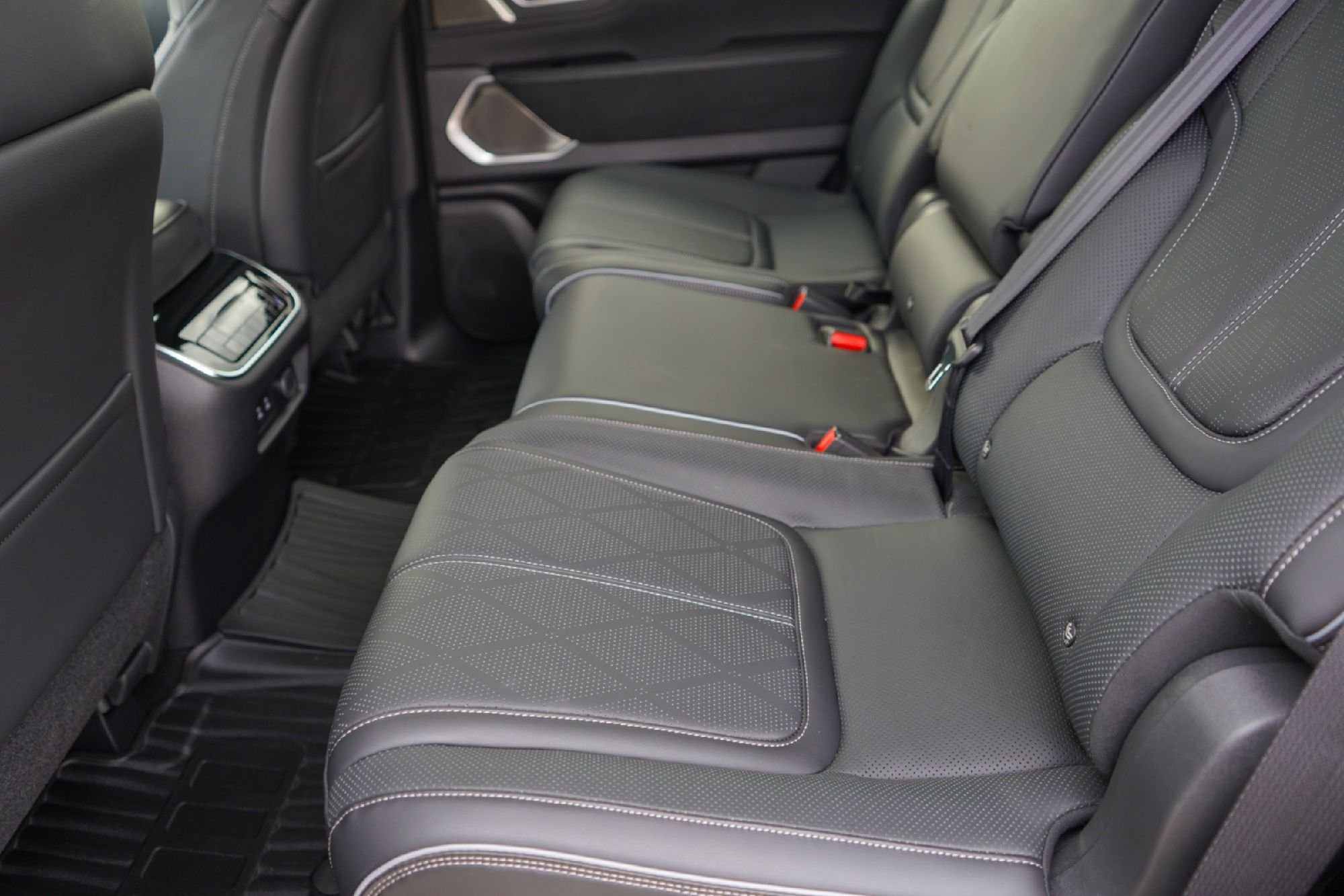 2025 INFINITI QX80 Sensory 4WD - Photo 24