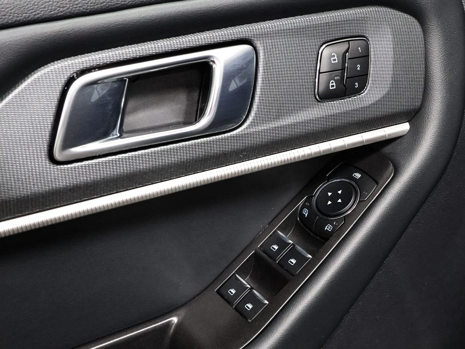 2026 Ford Explorer ST-Line - Photo 21