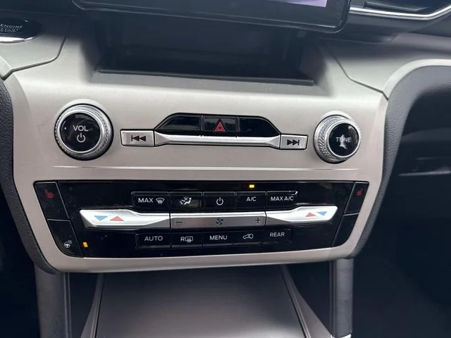 Used 2022 Gray Ford XLT image 33