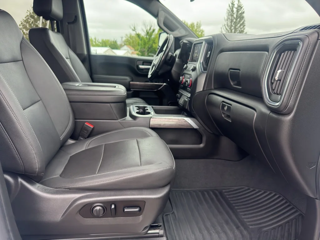 Used 2021 SUMMIT WHITE Chevrolet LTZ image 17