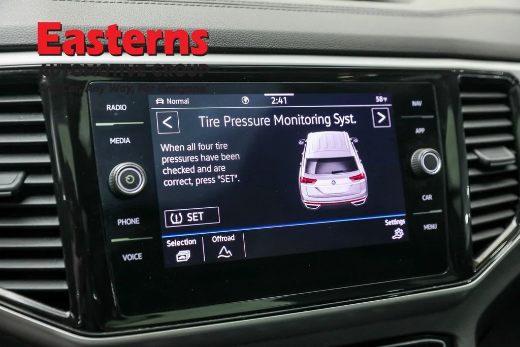 Used 2021 Gray Volkswagen 2.0T SEL image 19