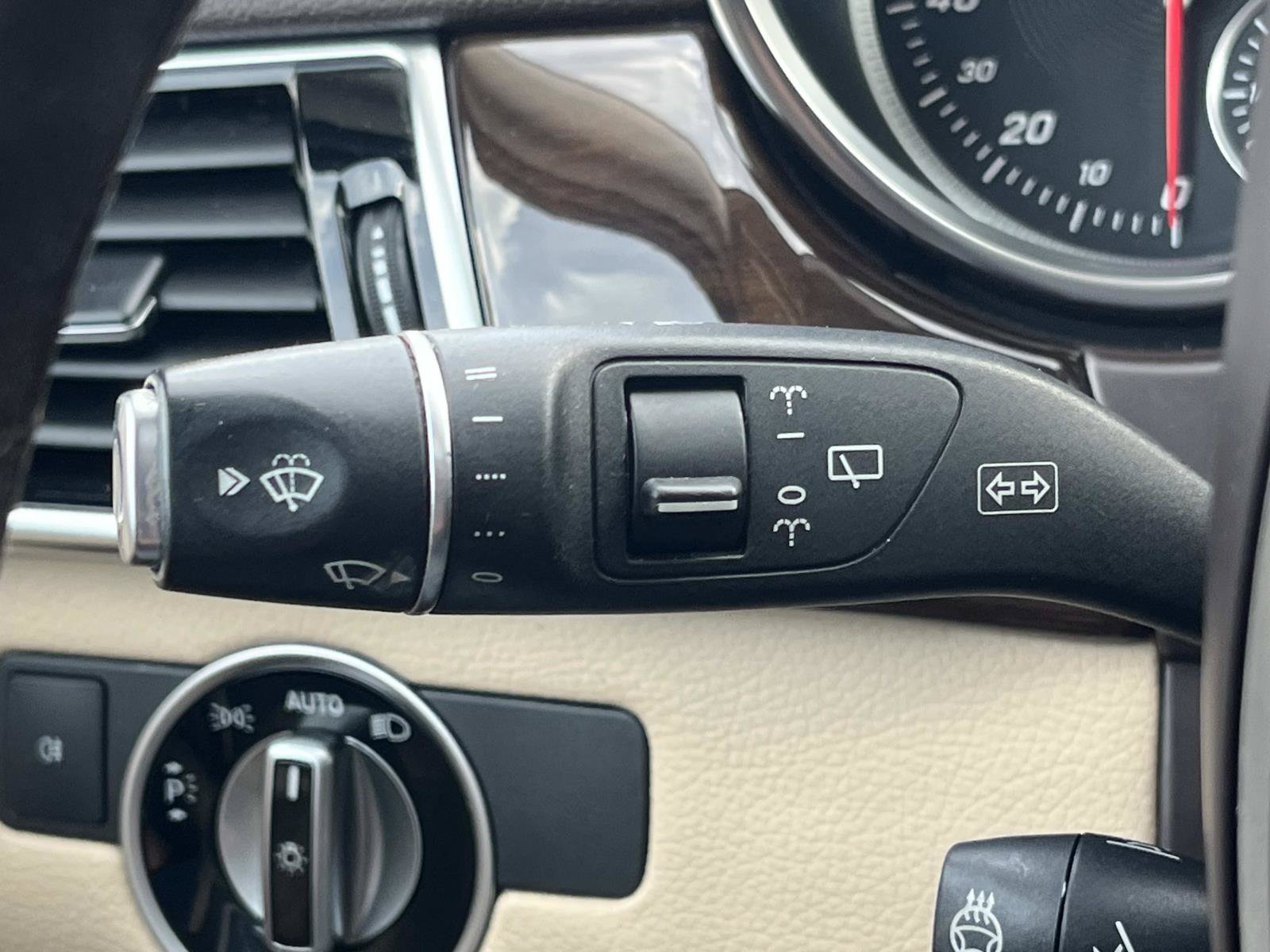 Used 2018 Polar White Mercedes-Benz GLE 350 image 42